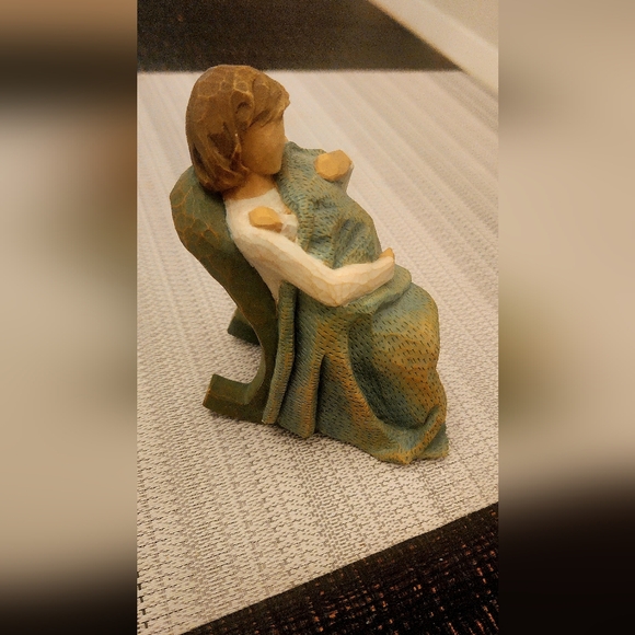 Willow Tree The Quilt Figurine in Blue & Brown - Picture 4 of 8